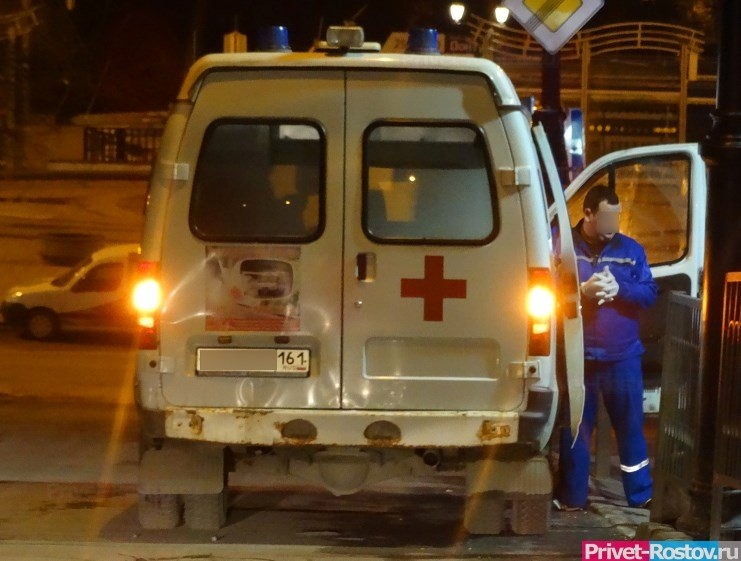 В Ростове голый пациент разбил машину скорой помощи