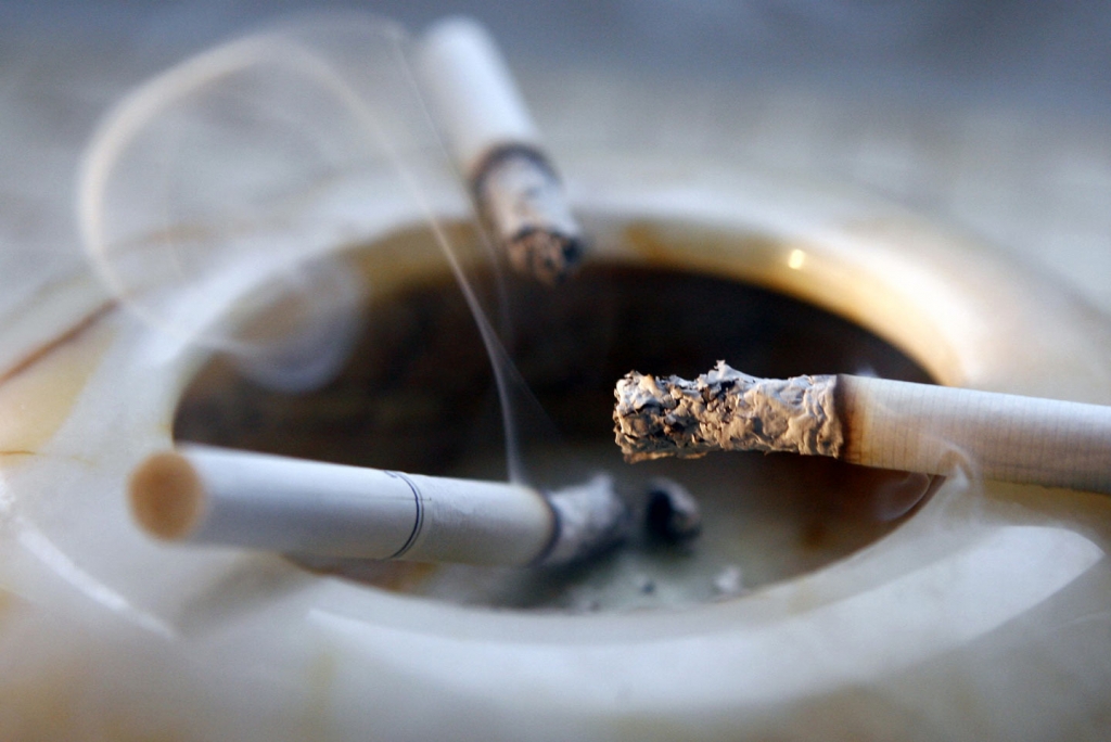 В Госдуме предлагают снова разрешить курение в больницах