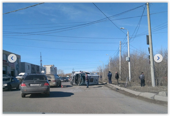 В Челябинске пикап протаранил «скорую»: машина перевернулась несколько раз (ФОТО) 2