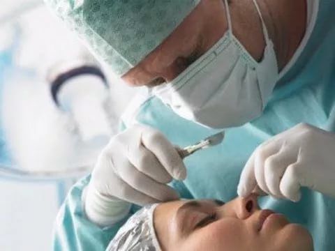 В Комсомольске-на-Амуре пациентка сломала нос врачу скорой помощи