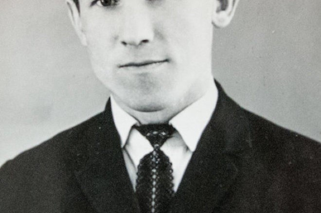 Молодой Борис Комаров