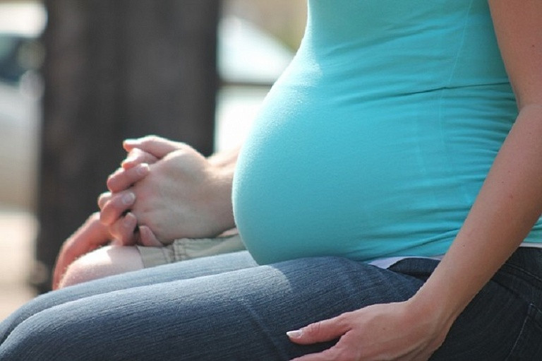 Против запрета суррогатного материнства выступило только 9% врачей