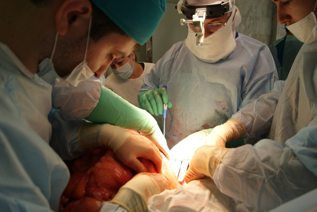 Хирурги ростовского онкоинститута удалили гигантскую опухоль весом 37 килограммов