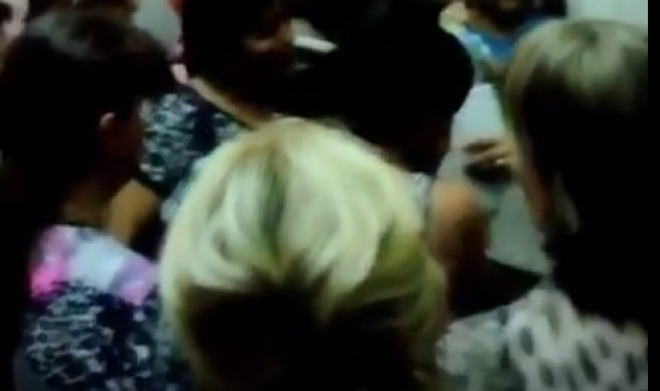 «Мат, крики, давка и духота»: под Воронежем сняли на видео очередь к детскому врачу