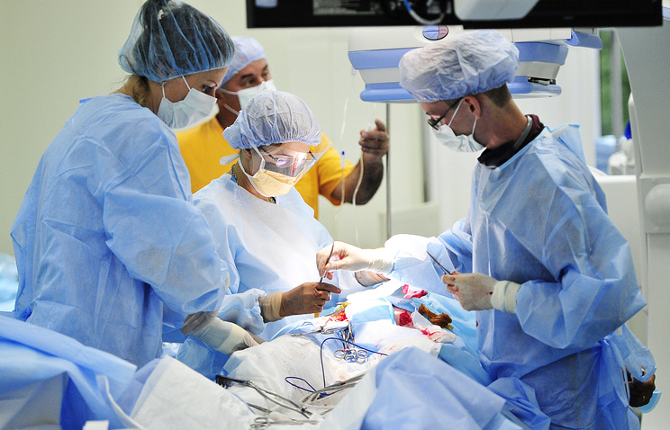В Новосибирске кардиохирурги установили пациентке два механических сердца