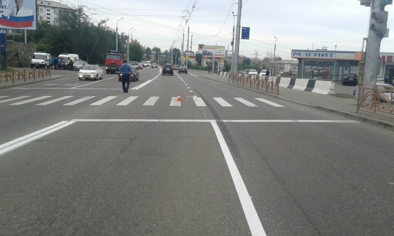 В Иркутске скорая с ребёнком сбила женщину на пешеходном переходе