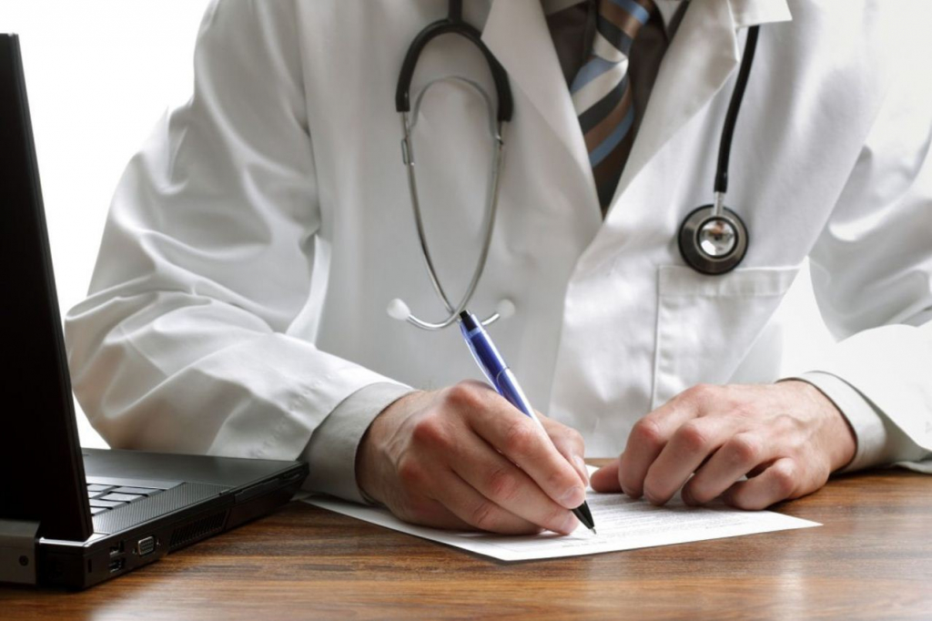 Профсоюз медиков: регионы теряют врачей из-за низкой зарплаты
