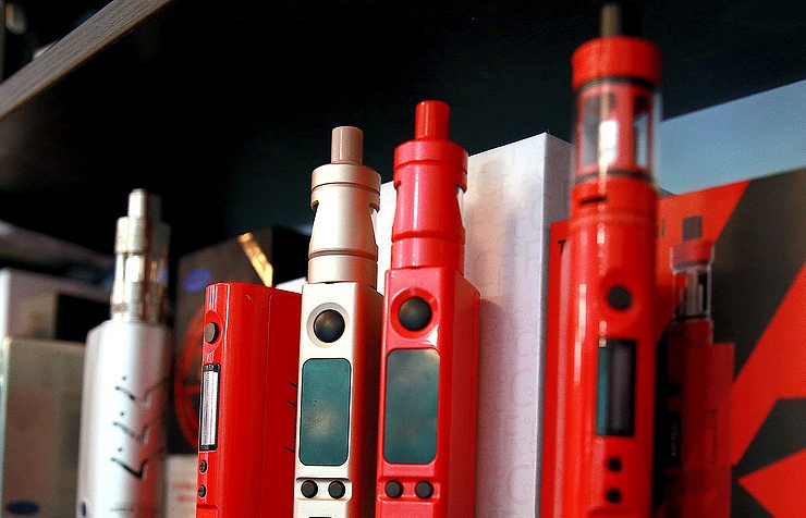 Экспертный совет при кабмине РФ выступил против уравнивания электронных и обычных сигарет
