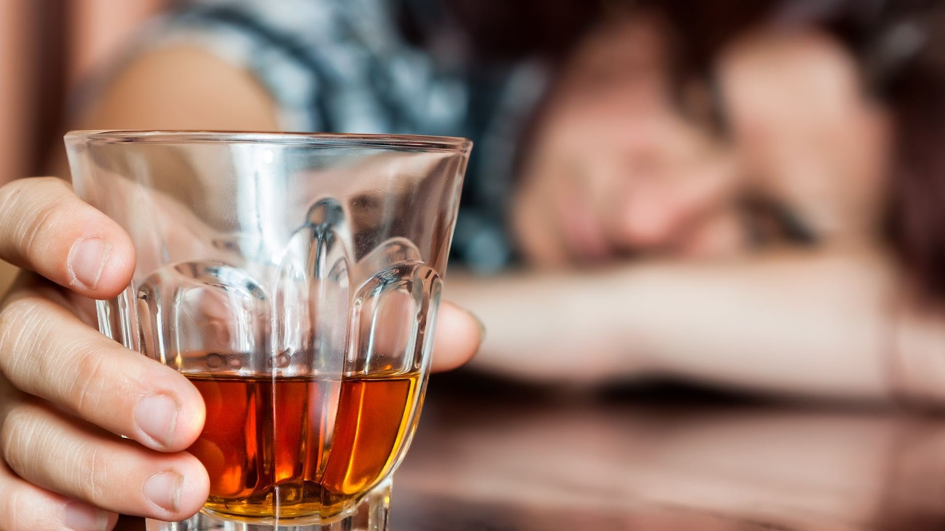 За последние 12 лет потребление алкоголя в России снизилось в два раза