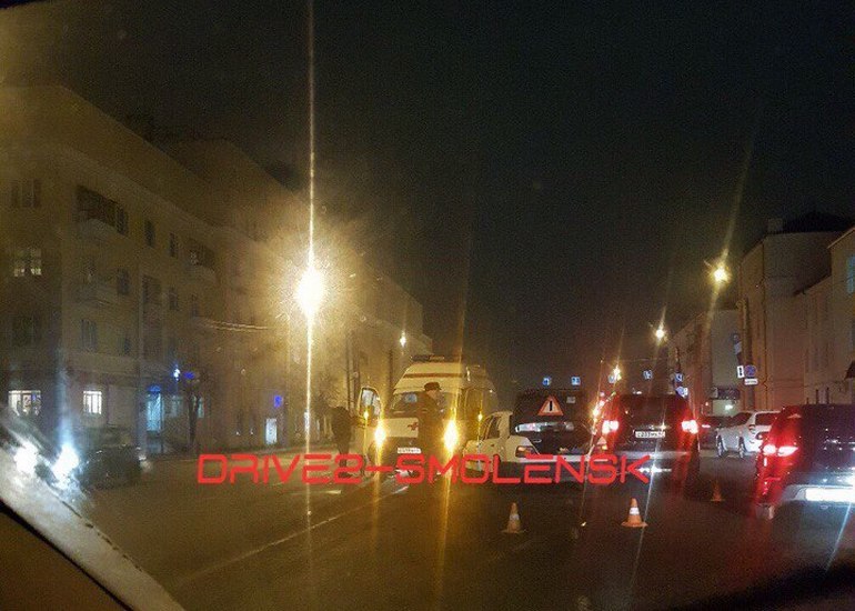 В Смоленске в тройном ДТП пострадали водитель и пассажир скорой