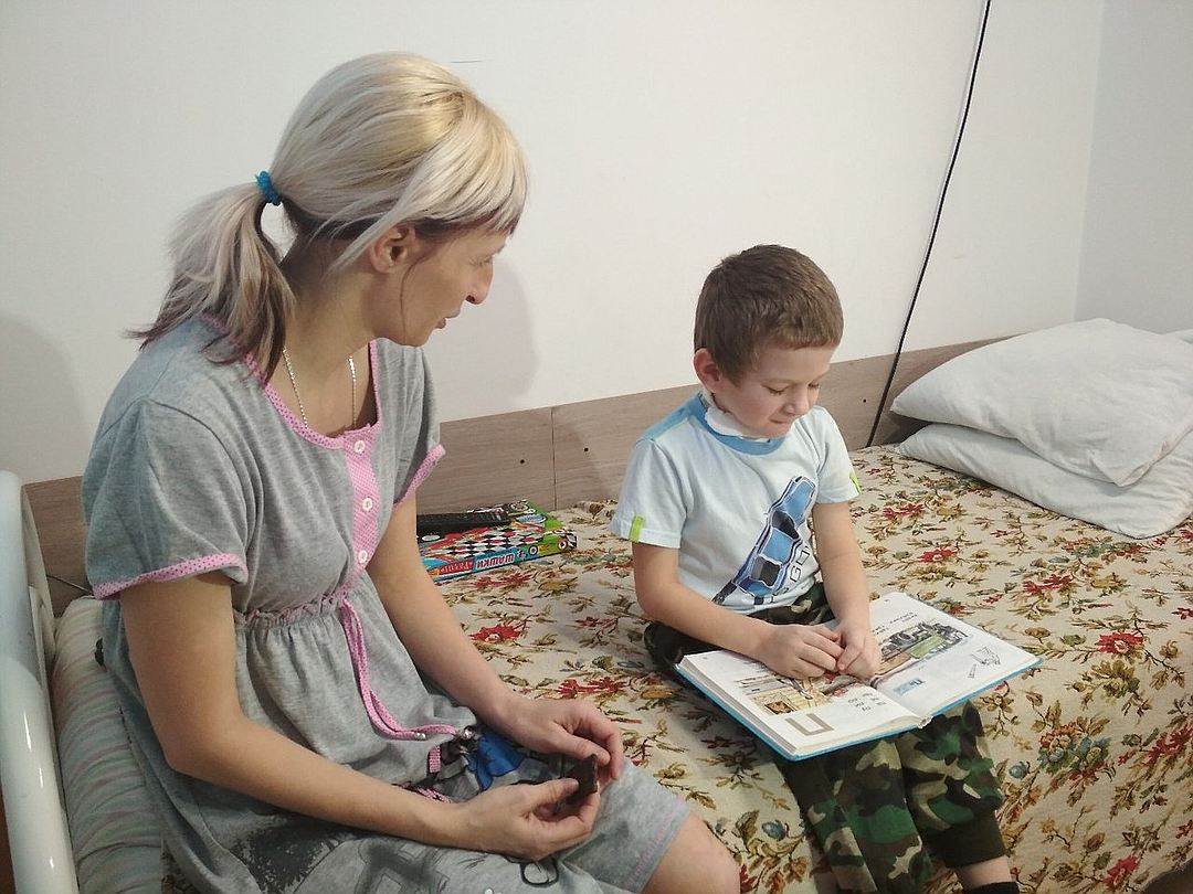 Кемеровские врачи помогли родившемуся без языка ребёнку начать говорить