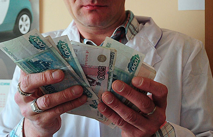 В Крыму официально утвердили надбавки к зарплатам врачам первичного звена