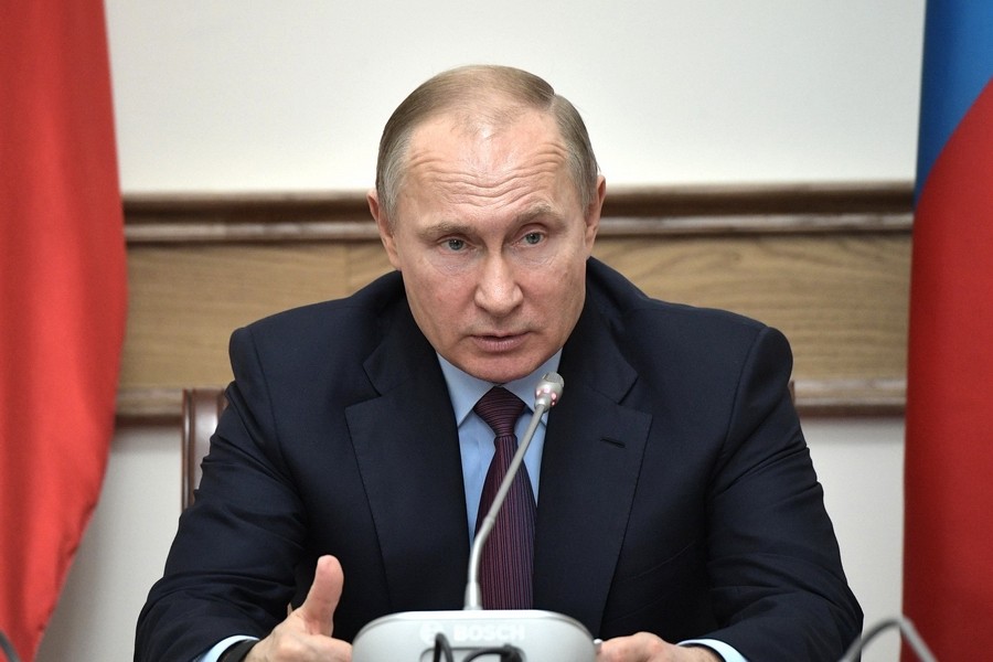 Законопроект о нарушающих протоколы лечения врачах передадут в Госдуму, - Путин