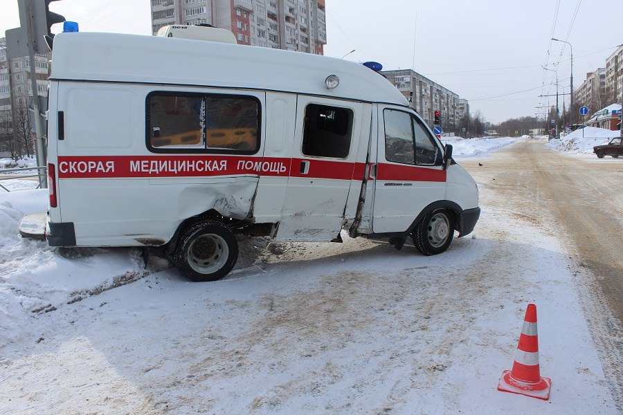В Йошкар-Оле в ДТП со скорой пострадали пять человек