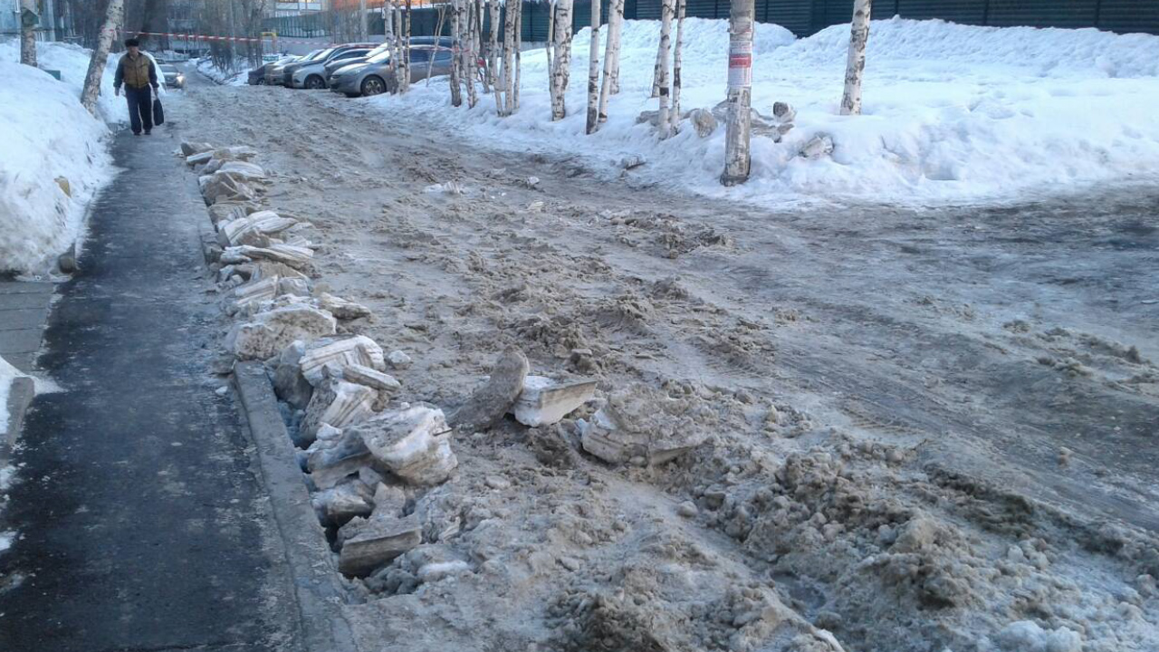 В Иркутской области скорая помощь не может добраться до пациентов из-за снежных завалов 2