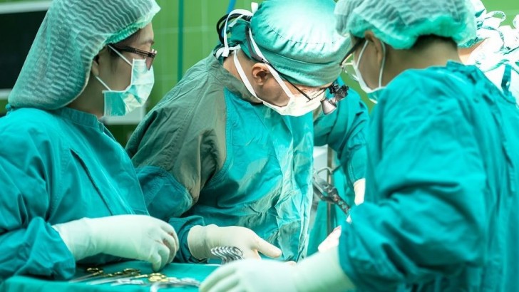 "Лучше создайте нормальные условия": в Госдуме отказались записывать на видео оперирующих врачей