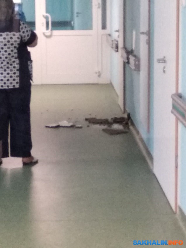 В новом сахалинском перинатальном центре снова обрушился потолок