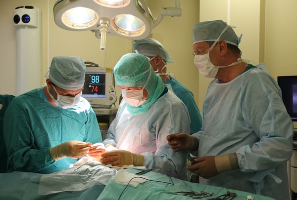 Красноярские врачи впервые вживили пациентам подкожный дефибриллятор