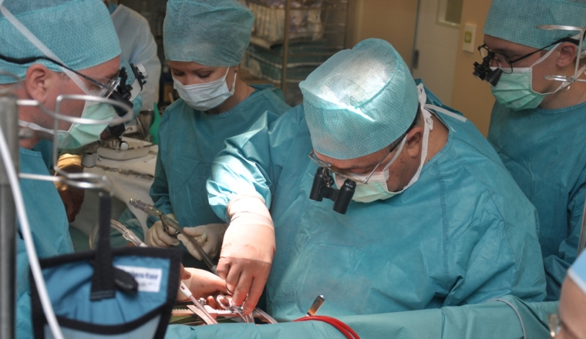 Хирурги заменили аорту с огромной аневризмой 24-летнему краснодарцу
