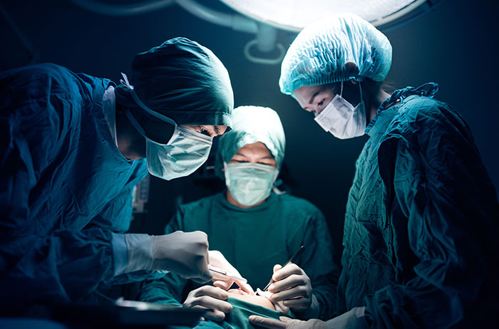 «Врожденная аномалия»: московские хирурги реконструировали ребенку отсутствовавший палец на руке
