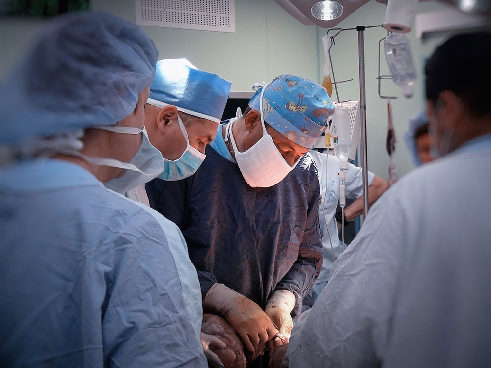 В Москве врачи удалили пациенту 20-килограммовую опухоль из живота