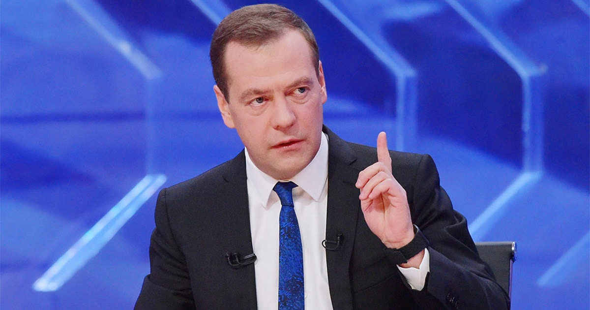 Медведев: Нам не грозит дефицит лекарств и повышения цен не будет