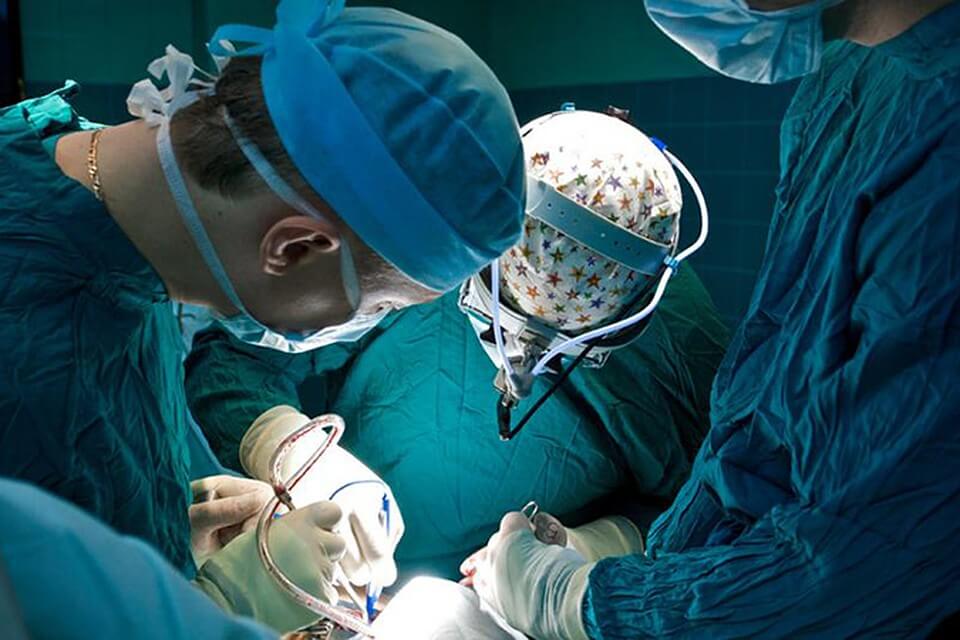 Краснодарские хирурги удалили из живота пациентки семикилограммовую опухоль