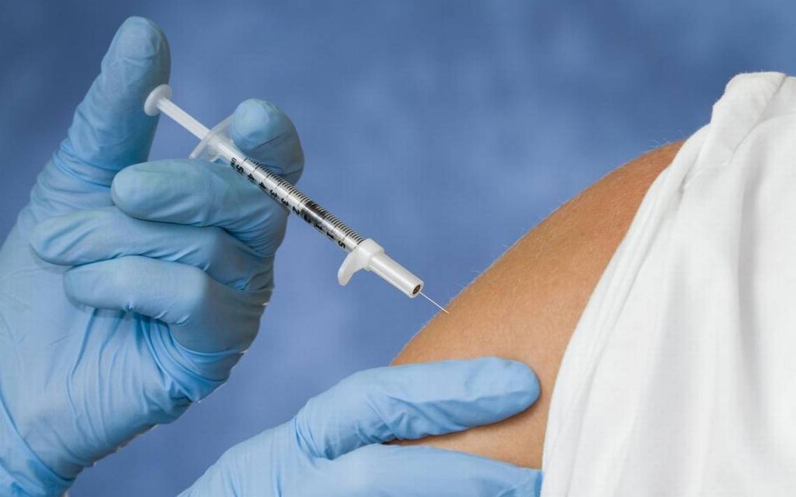 В Минздраве объяснили отказ от прививок неосведомлённостью об их пользе