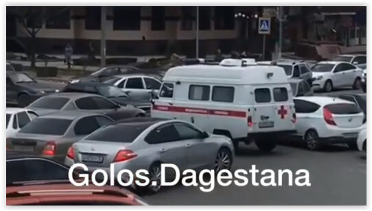 В Дагестане иномарка заблокировала проезд «скорой» на перекрёстке