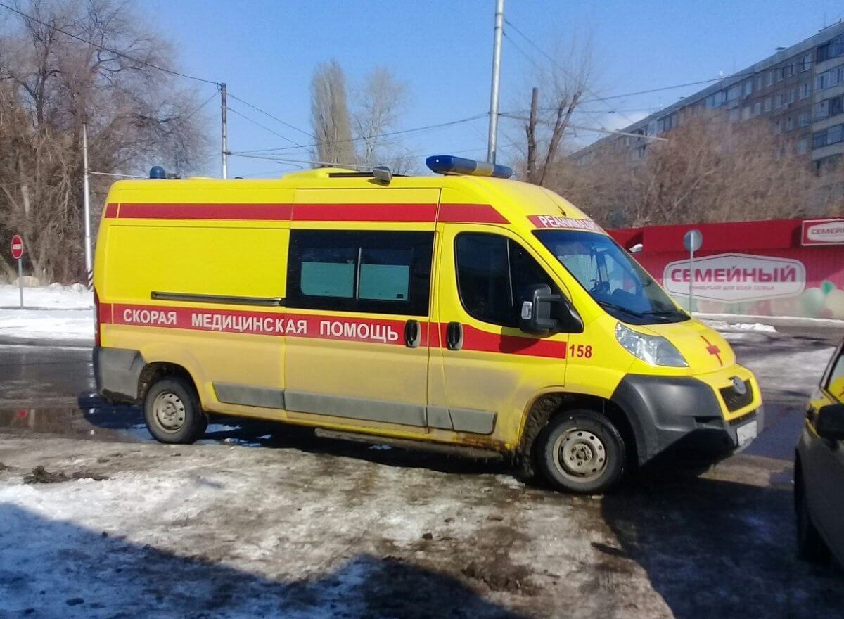 В Тобольске мужчина избил фельдшера и пытался задушить медсестру