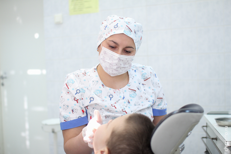 Детский стоматолог: У нас стало нормой в два года удалять зуб 2