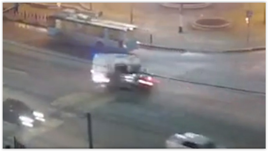 Водитель подольской «скорой» опасается обвинения в аварии, в которой его протаранила легковушка