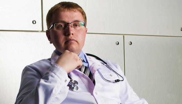 Московского педиатра проверяет СК: его подозревают в подделке анализов и ненастоящих прививках