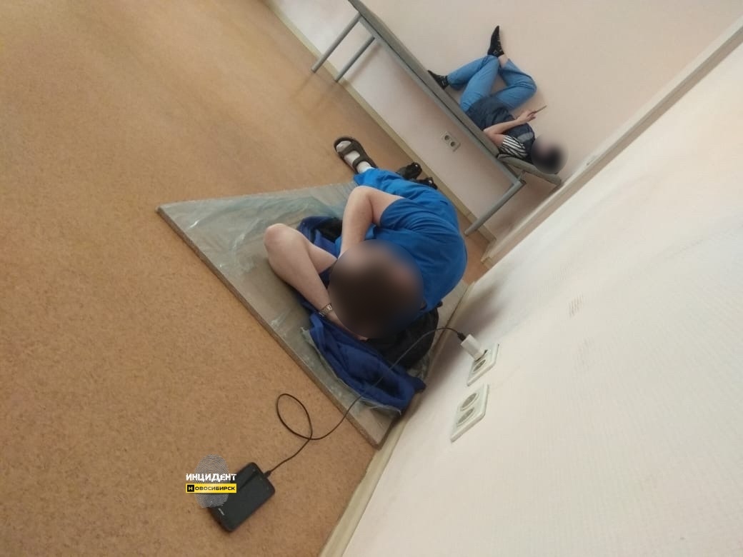 Медики новосибирской «скорой» спят на полу во время дежурств
