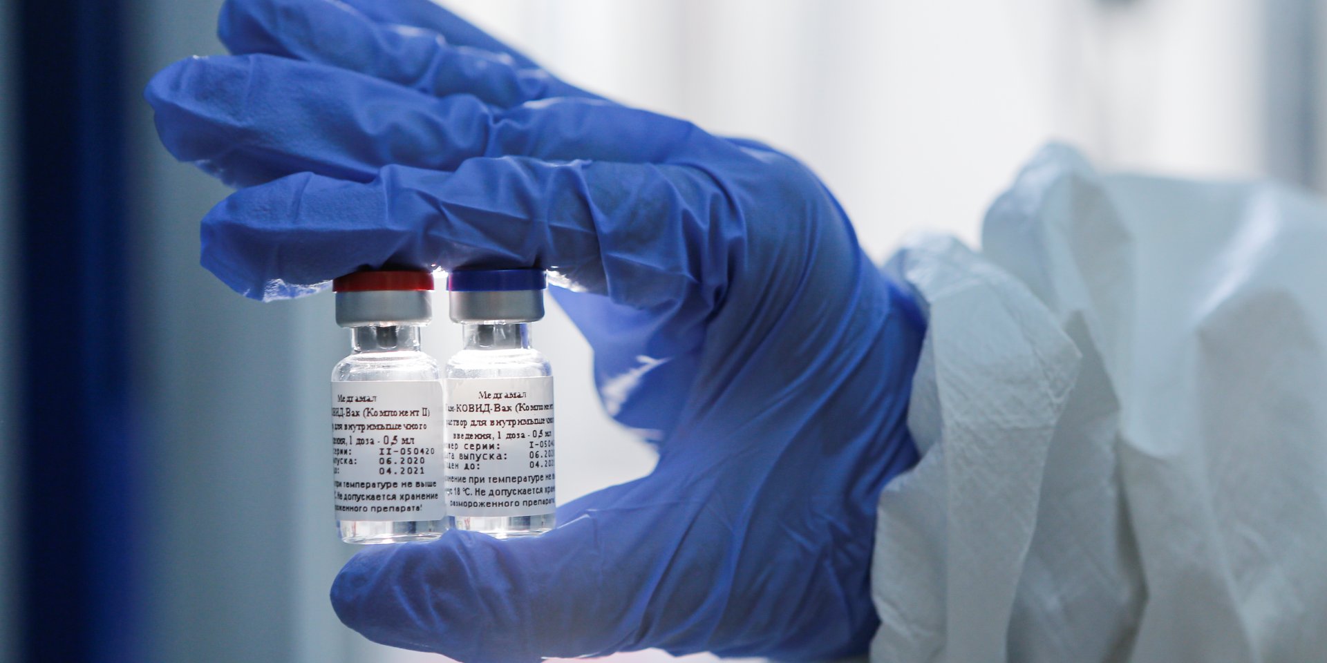 Больше половины врачей не готовы привиться российской вакциной от коронавируса