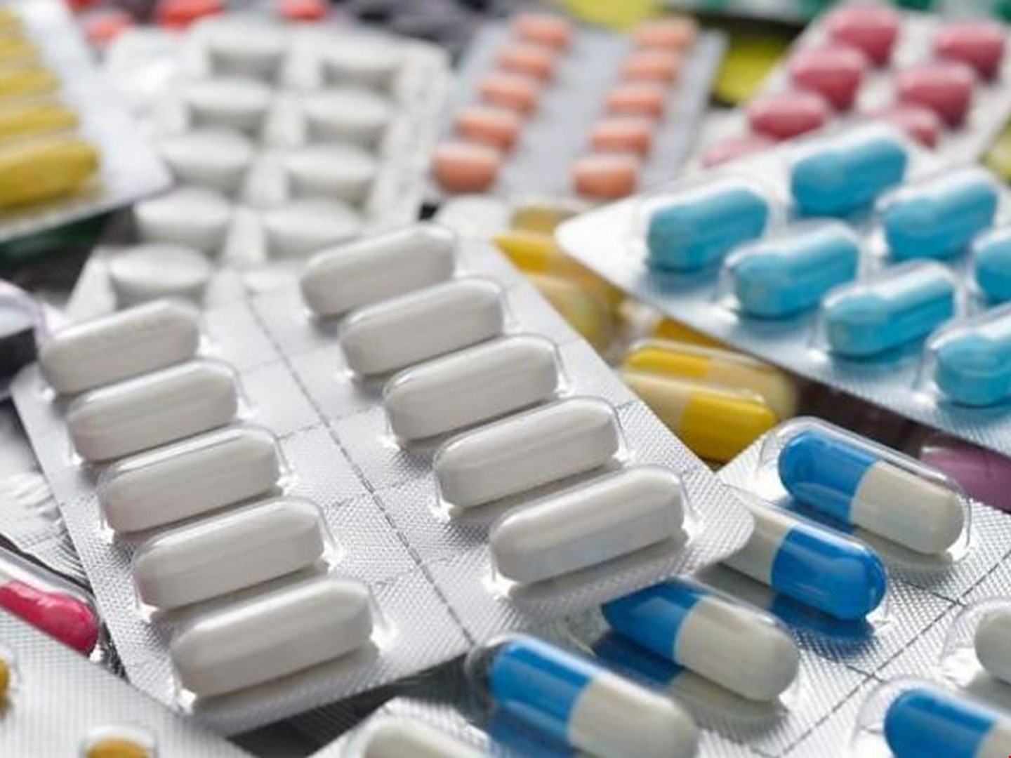 ФАС начала пересматривать предельные отпускные цены на препараты из списка ЖНВЛП