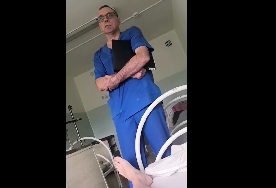 «Ваша больница пытается меня убить»: пациент сам назначил себе лечение и жалуется на бездействие врача