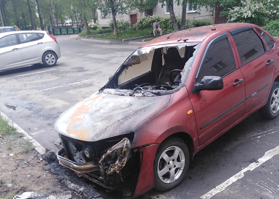 В Ярославской области задержали подозреваемых в поджогах машин врачей