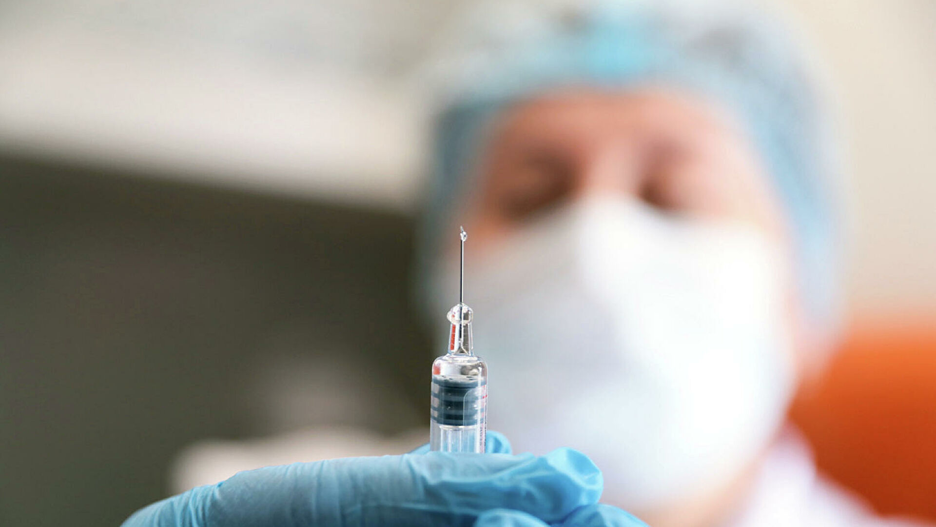 Медработникам планируют оплачивать по 200 рублей за каждого вакцинированного