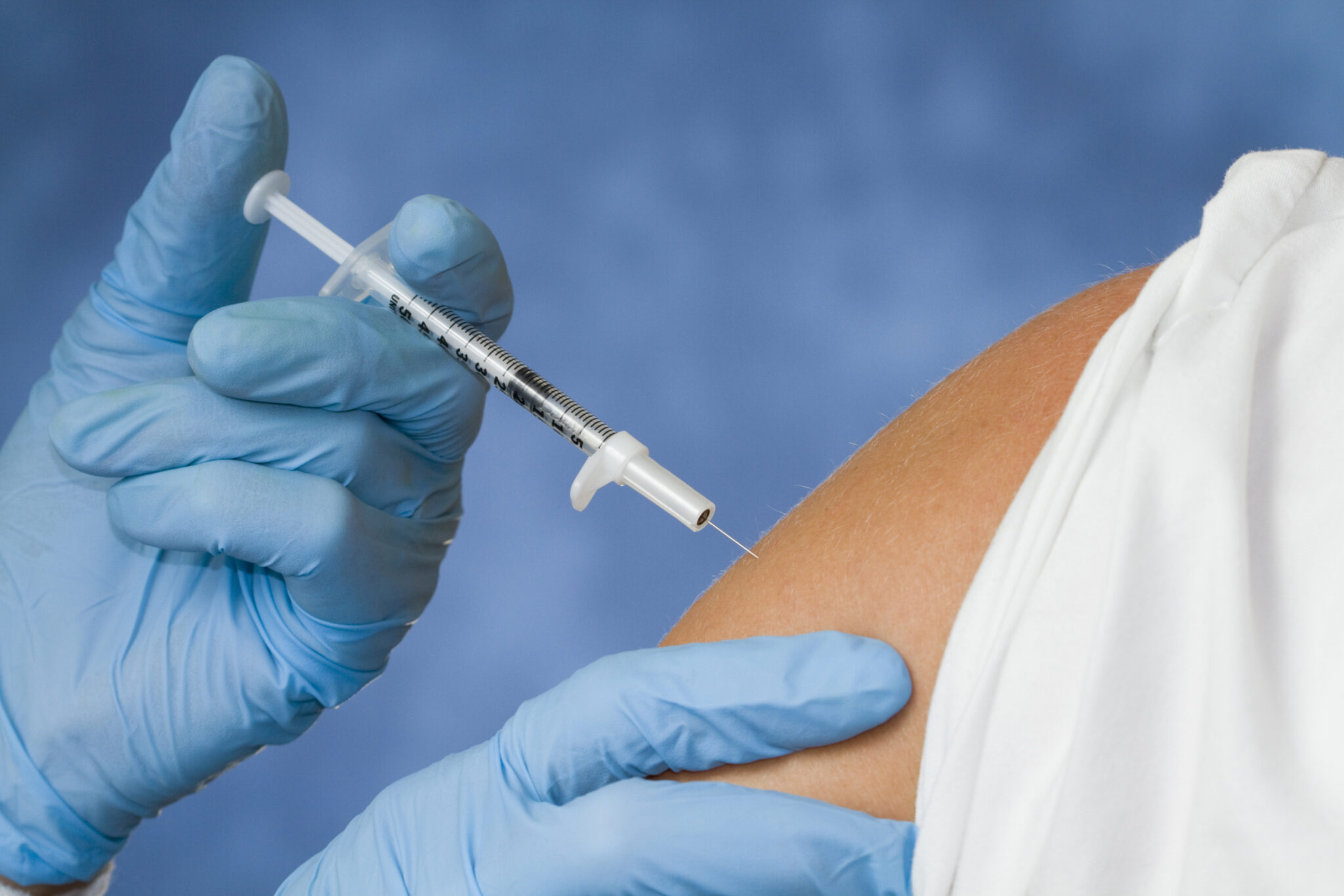 «В провале прививочной кампании виноваты чиновники, транслирующие ложные данные о масштабах эпидемии»