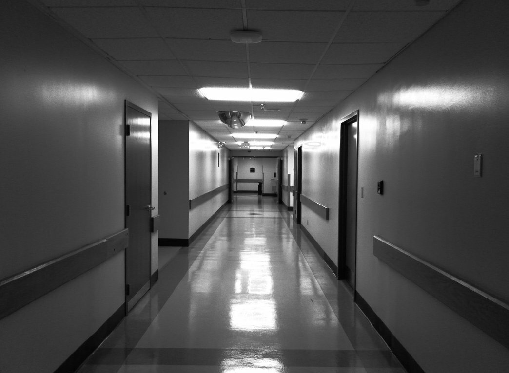 «Открылась рвота с кровью»: родственники пациента обвиняют медиков в затягивании сроков госпитализации и отсутствии лечения