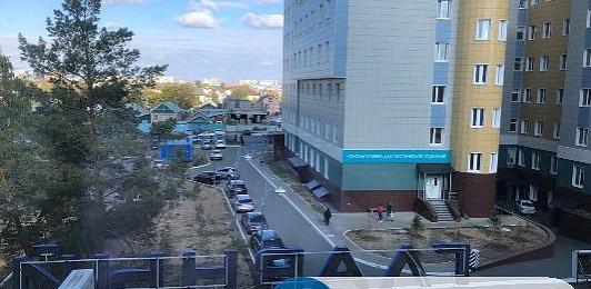 СК начал проверку в оренбургской больнице после смерти выпавшей из окна пациентки