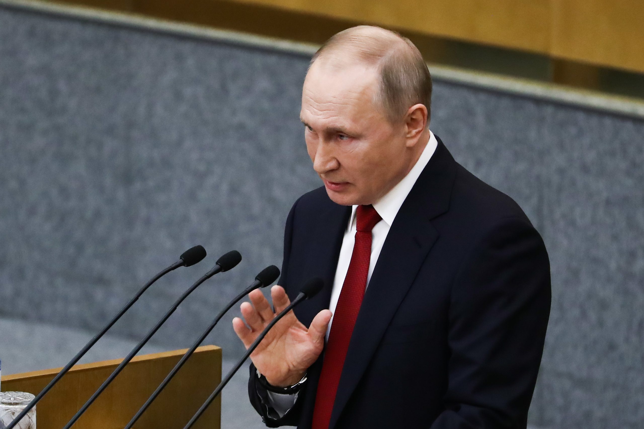 Путин поручил удвоить ковид-надбавки медикам за работу в праздничные дни