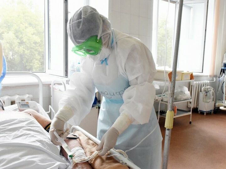 Пациентка ковид-госпиталя «Ленэкспо» гадала на Таро остальным по выбору схем лечения