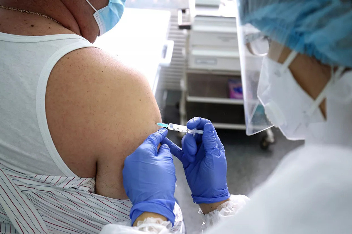 Тюменскую медсестру осудили за фиктивные прививки от коронавируса