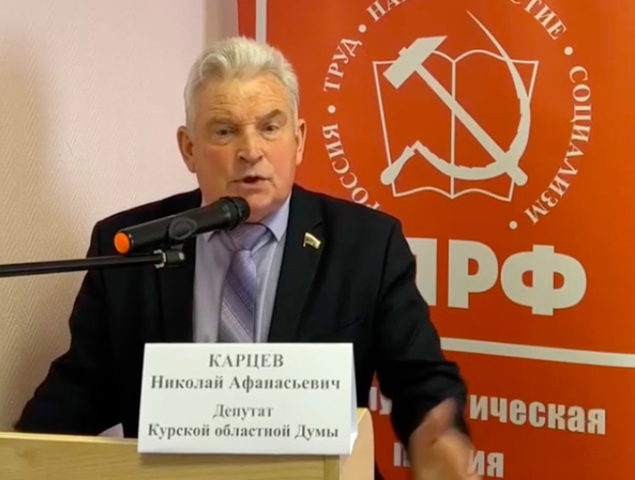 Депутат КПРФ сходил в ковид-госпиталь без маски и «вылечил» пациентов самогоном