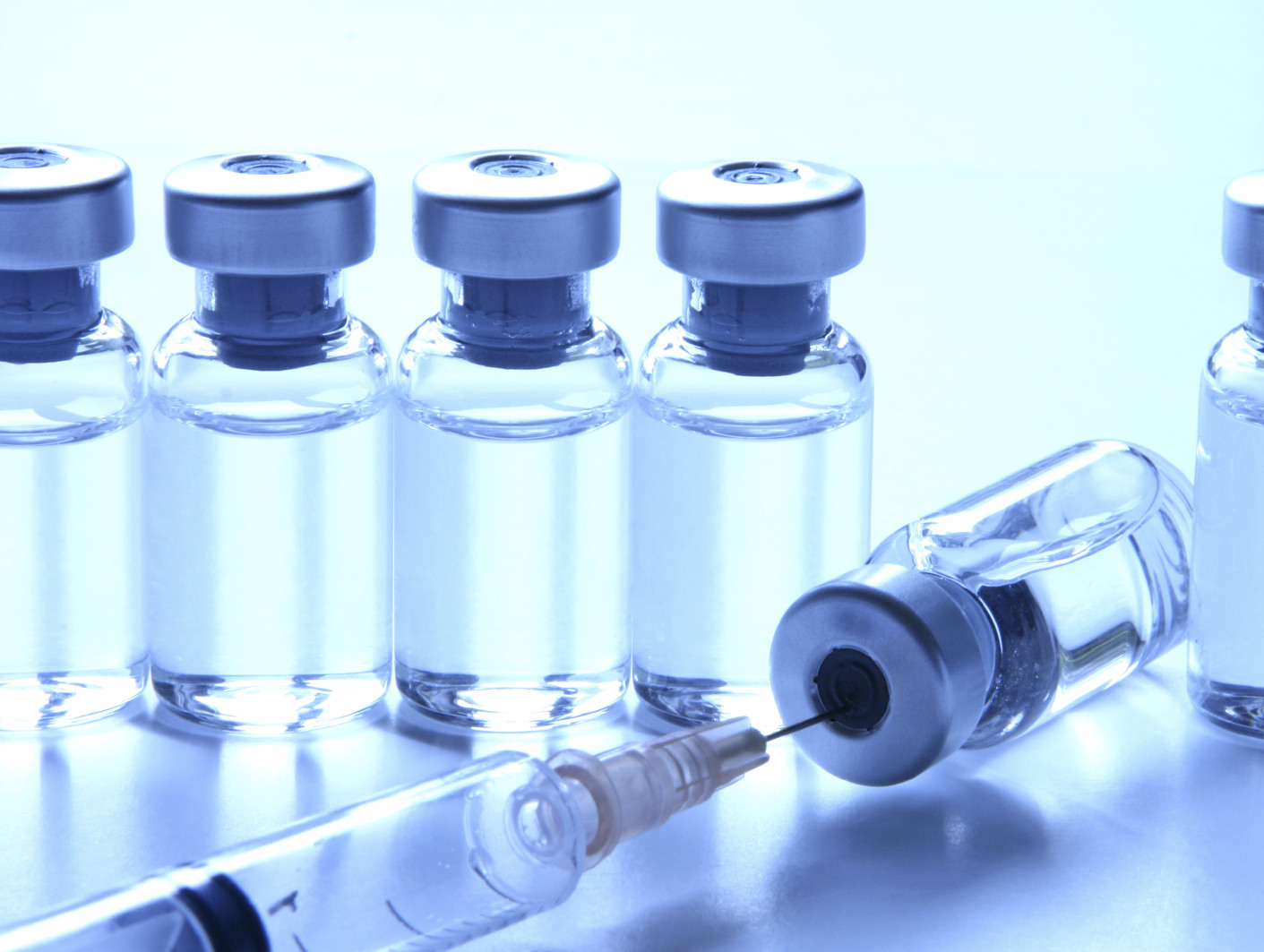 Российская фармкомпания подала в Минздрав заявку на регистрацию зарубежной вакцины от COVID-19