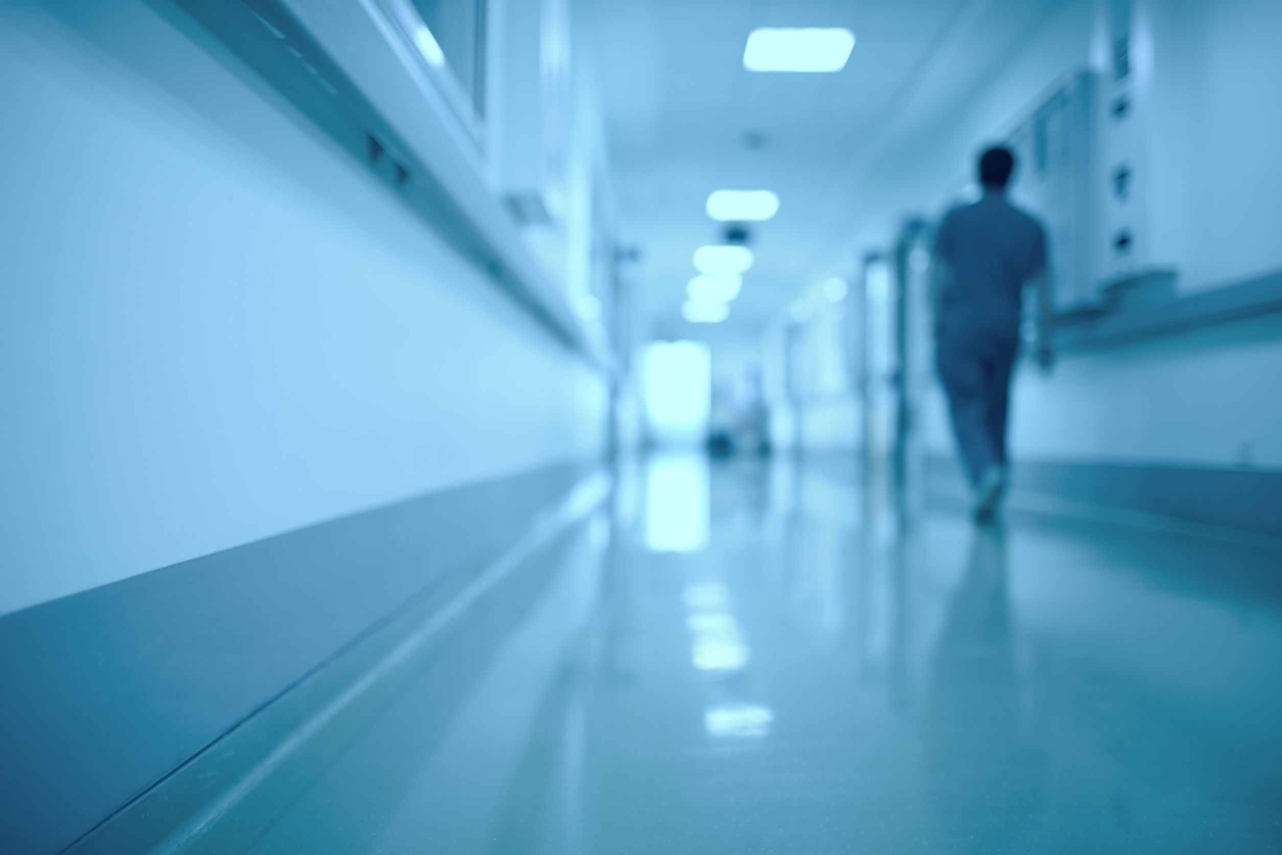 Суд уменьшил штрафы врачам больницы РЖД в деле о смерти 82-летней пациентки