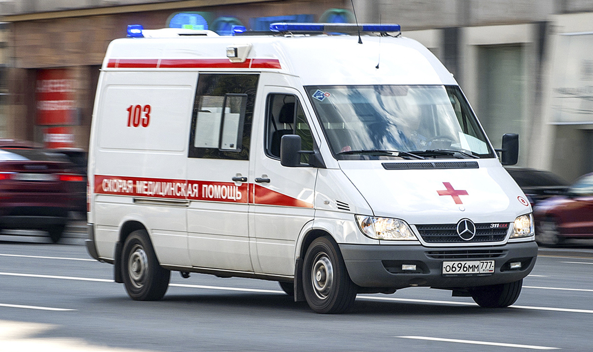 Полиция задержала пьяного петербуржца, который с арбалетом «защищал» дочь от скорой помощи