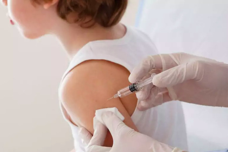 Минздрав: Органические поражения нервной системы у детей не являются противопоказаниями к вакцинации от ковида
